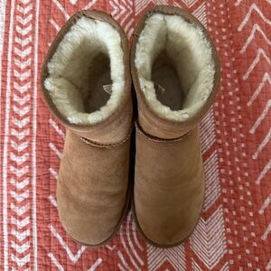 Like New Classic Ugg Boots size 8